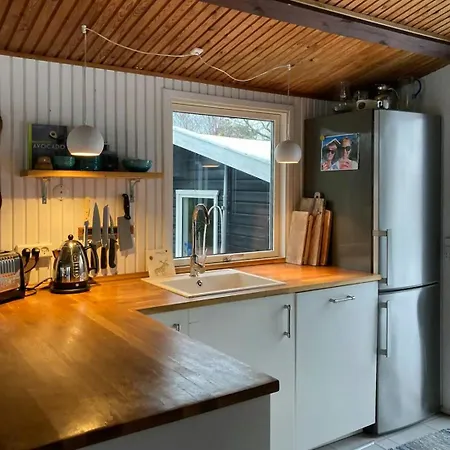 Charming Coastal Retreat With Sea View Nyaraló *