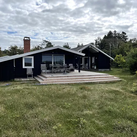 Charming Coastal Retreat With Sea View *