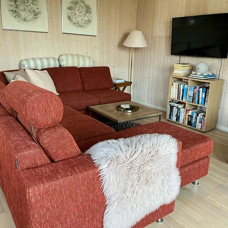 Charming Coastal Retreat With Sea View Semesterbostad