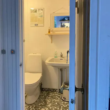 Charming Coastal Retreat With Sea View Сasa de vacaciones Højby