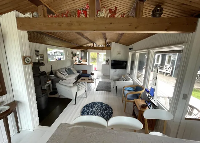 Charming Coastal Retreat With Sea View *