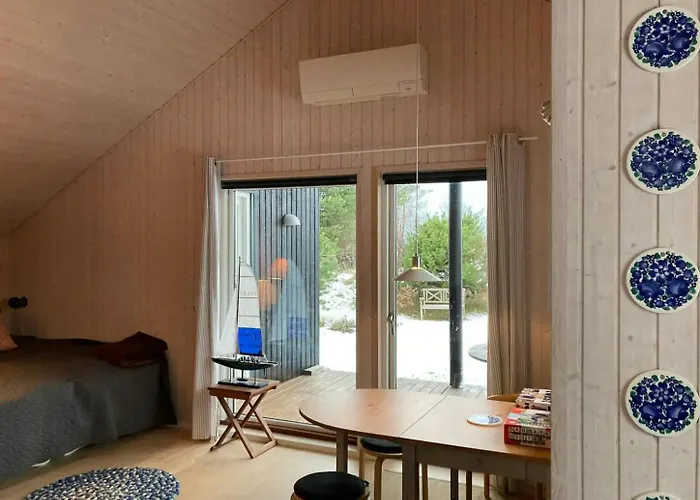 Charming Coastal Retreat With Sea View Semesterbostad Højby