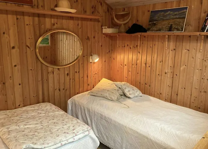 Semesterbostad Charming Coastal Retreat With Sea View Højby