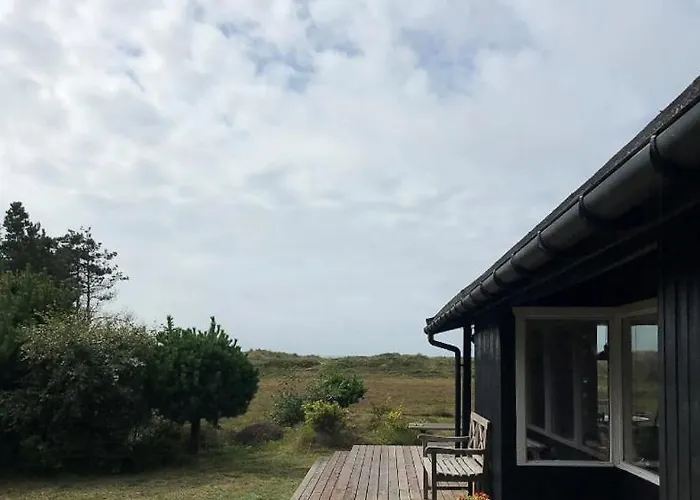 Charming Coastal Retreat With Sea View *